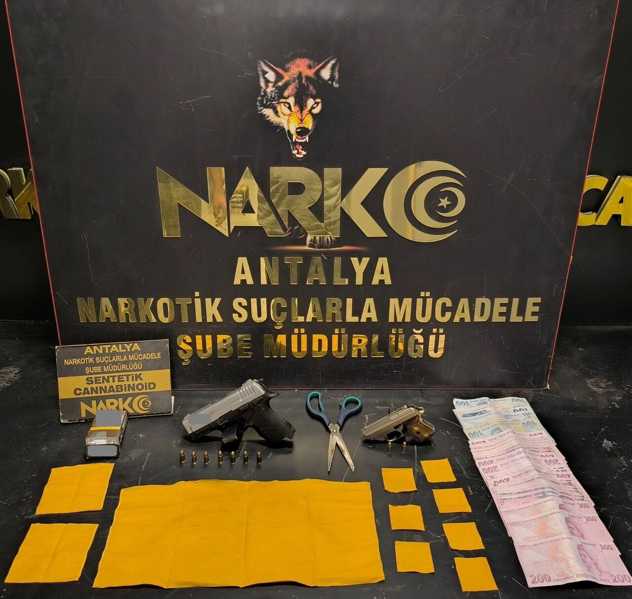 Antalya’da Narkotik Operasyonları Çok Sayıda Yasaklı Madde Ele Geçirildi (4)