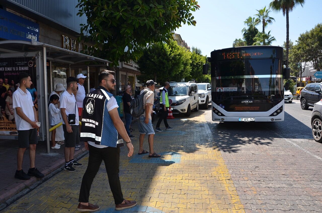 Antalya’da Otobüs Ve Taksilere Sıkı Denetim (2)