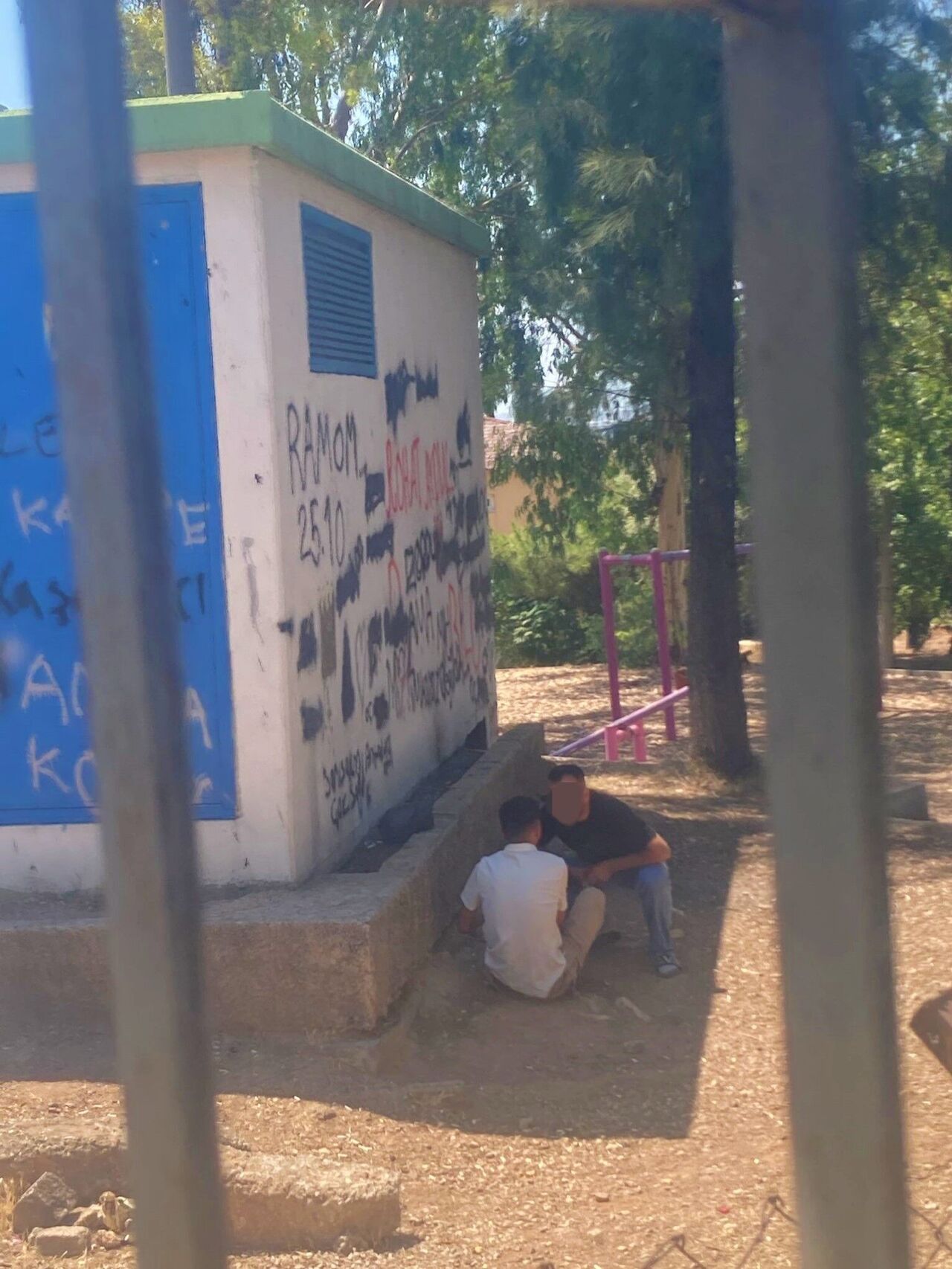 Antalya’da Parkta Silahlı Saldırı Yaralının Başında Bekleyip Kaçtı (4)