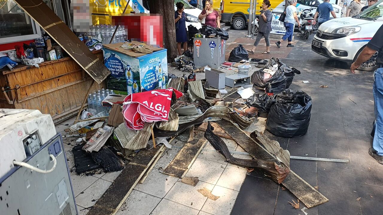 Antalya’da Yanan Büfe Küle Döndü (9)