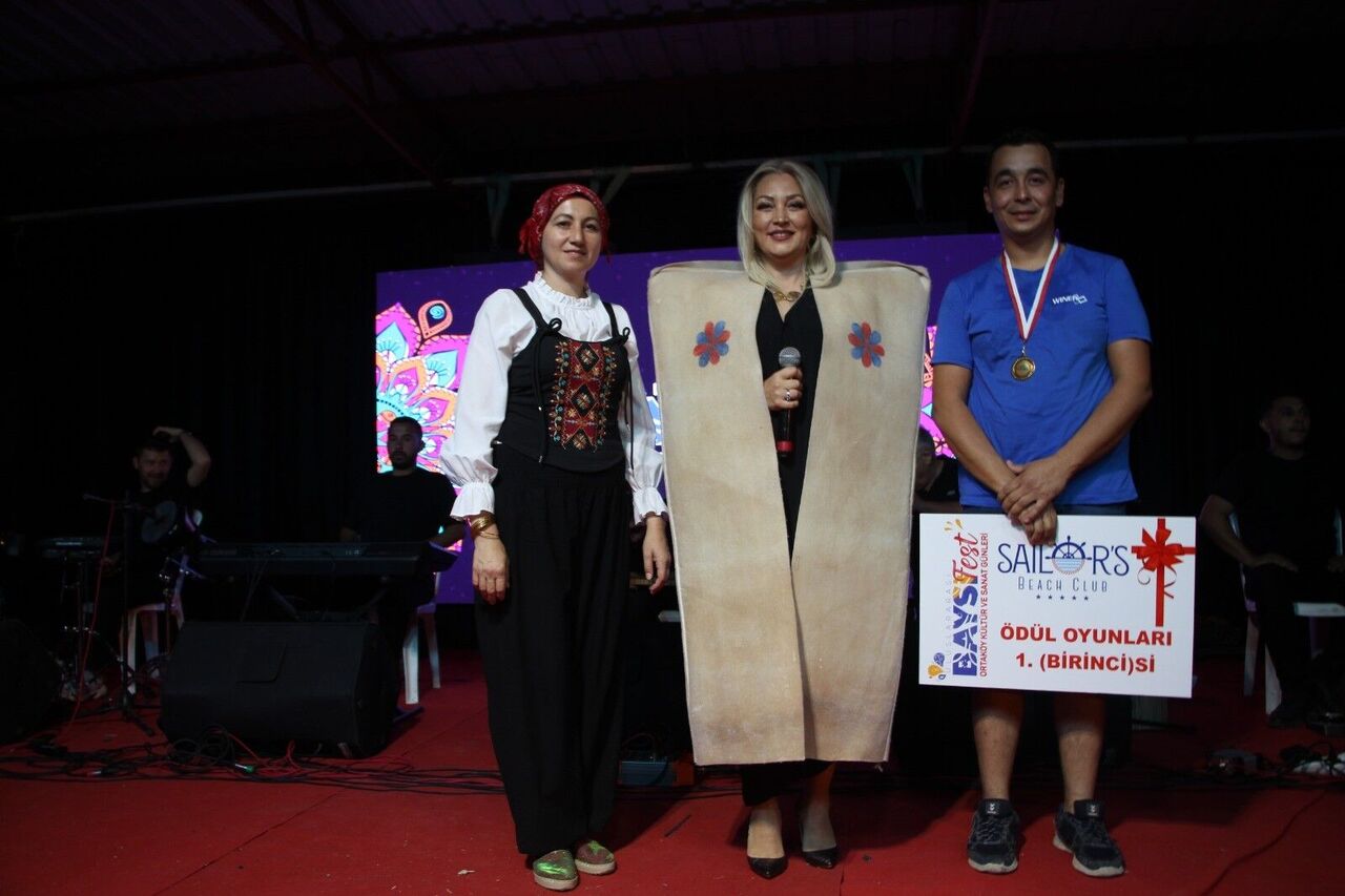 Antalya’daki Festivalde Sahnede Ilginç An Dron Sanatçının Kafasına Çarptı (6)