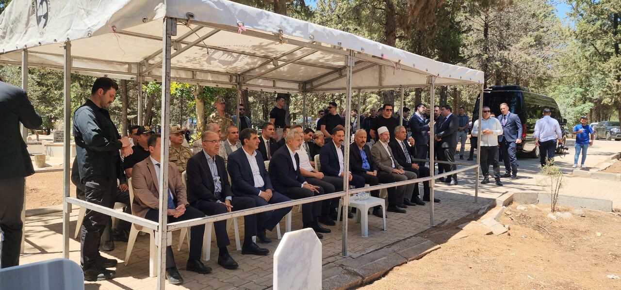 Bakan Bayraktar Teyzesini Son Yolculuğuna Uğurladı (4)