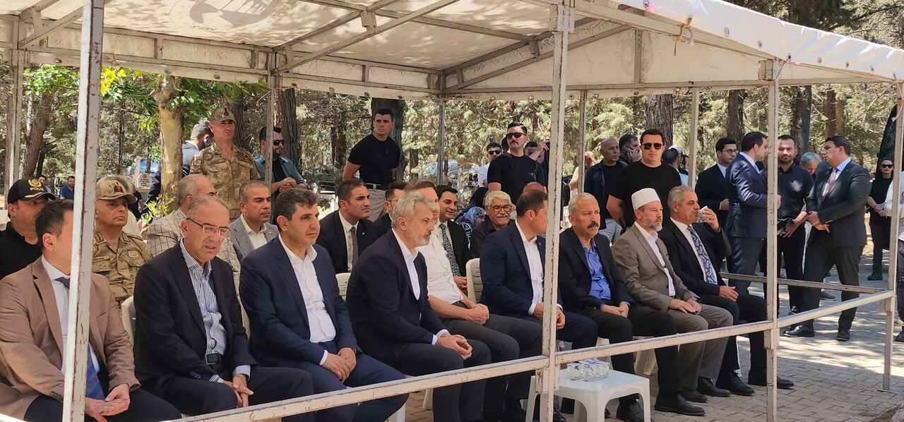 Bakan Bayraktar Teyzesini Son Yolculuğuna Uğurladı (5)