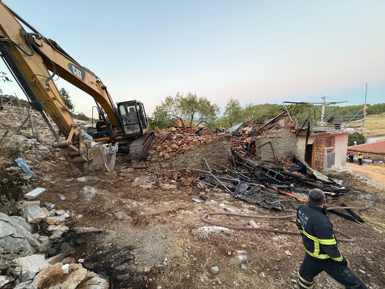 Banyo Sobasından Çıkan Yangın Evi Küle Çevirdi (13)