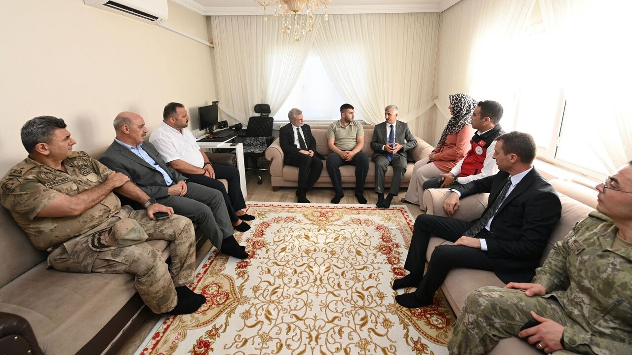 Başkan Görgel’den Pençe Kilit Gazisi Yoksul’a Anlamlı Ziyaret (1)