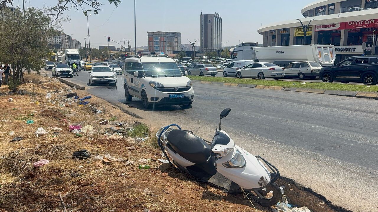 Beton Mikserinin Altında Kalan Motosikletteki Kadın Öldü, Oğlu Yaralandı (4)
