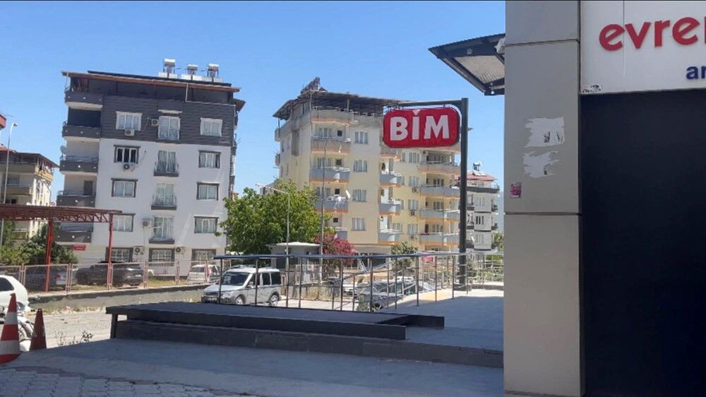 Bi̇m’de Kaza Çalışan Yükle Kamyon Arasında Sıkıştı (5)