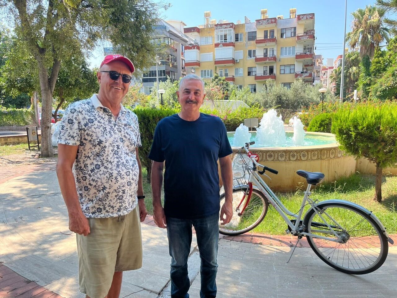 Bisikleti Çalınan Adam Muhtardan Gelen Jestle Yeniden Şarkı Söylüyor (2)