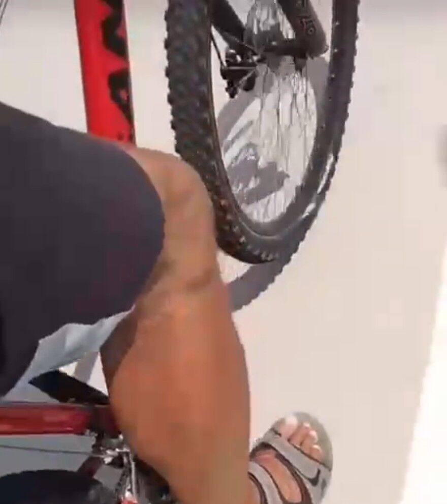 Bisikleti Çalınan Adam Muhtardan Gelen Jestle Yeniden Şarkı Söylüyor (5)