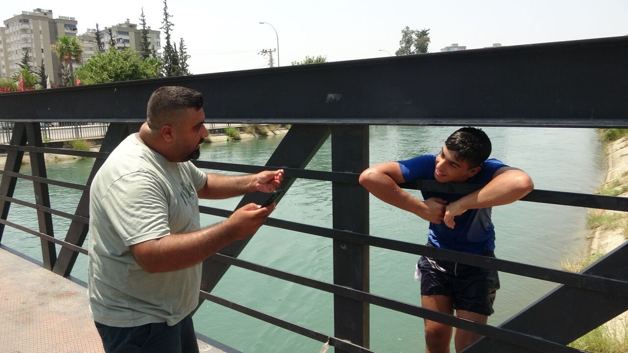 Boğulmak Üzere Olan Çocuğu Inşaat Işçisi Kurtardı (3)