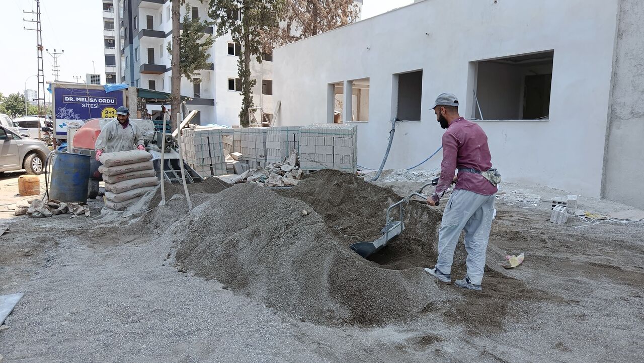 Boğulmak Üzere Olan Çocuğu Inşaat Işçisi Kurtardı (6)