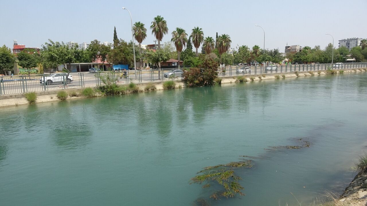 Boğulmak Üzere Olan Çocuğu Inşaat Işçisi Kurtardı (7)