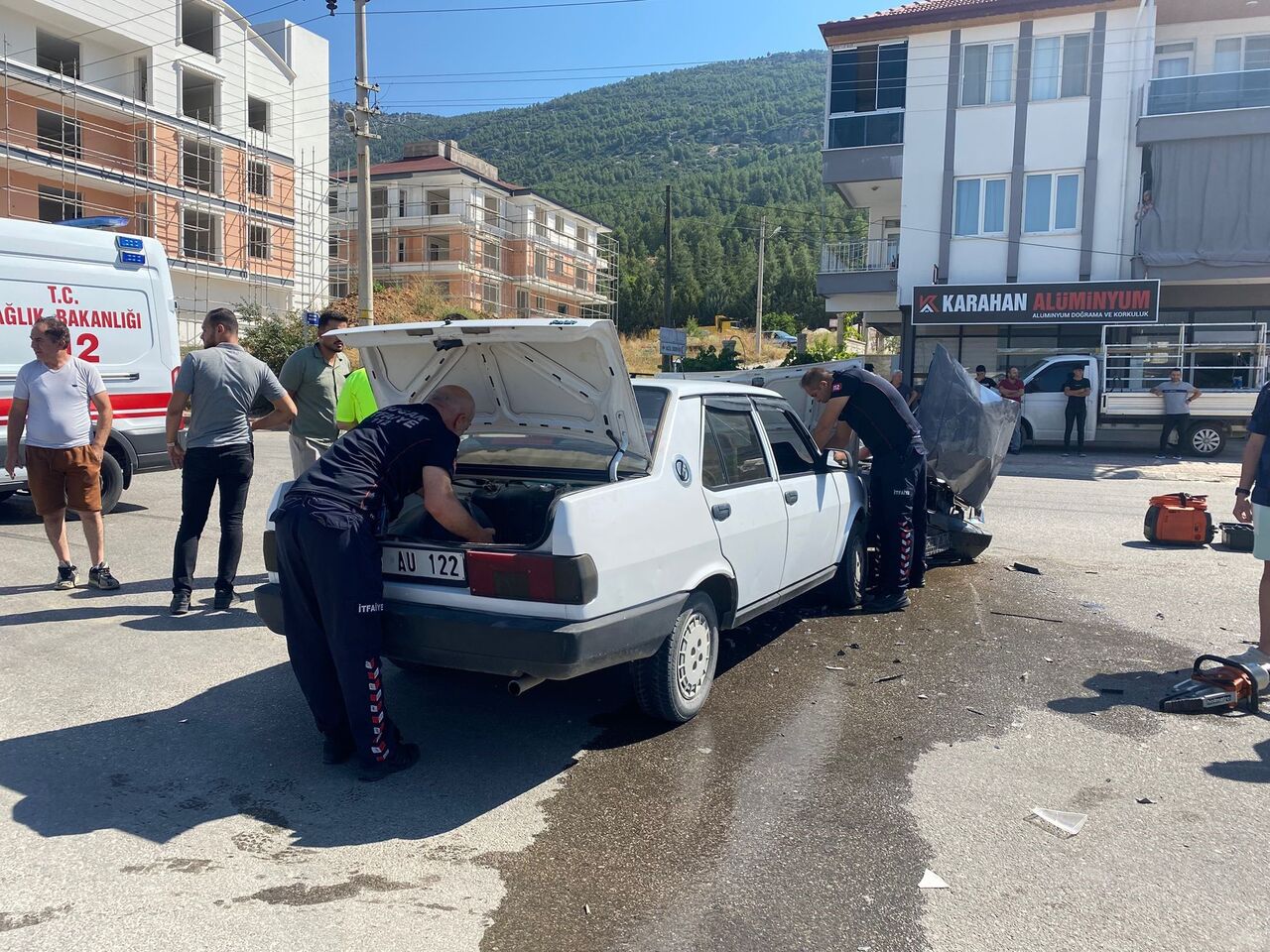 Bucak'ta Tofaş Otomobiller Çarpıştı 5 Yaralı (4)