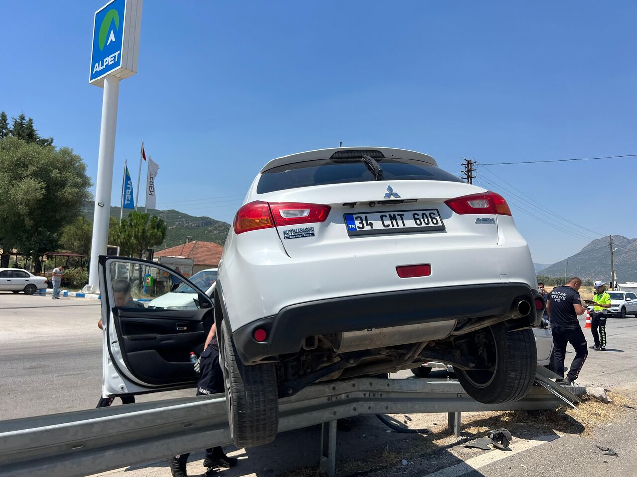 Burdur Antalya Yolunda Korkutan Kaza 2’Si Çocuk 5 Yaralı (2)