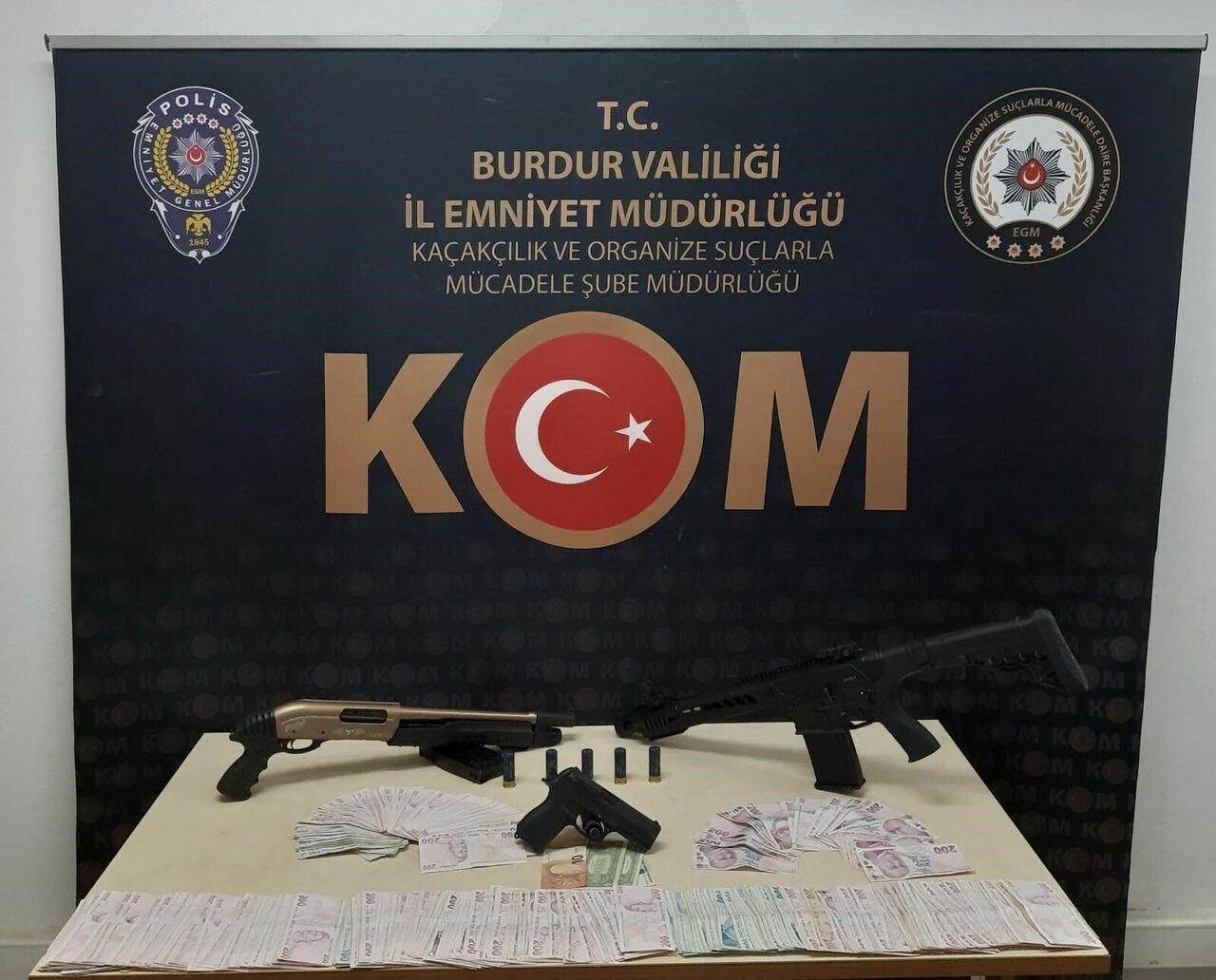 Burdur Merkezli 3 Ilde Düzenlenen Operasyonla Uyuşturucu Ve Fuhuş Çetesi Çökertildi (2)