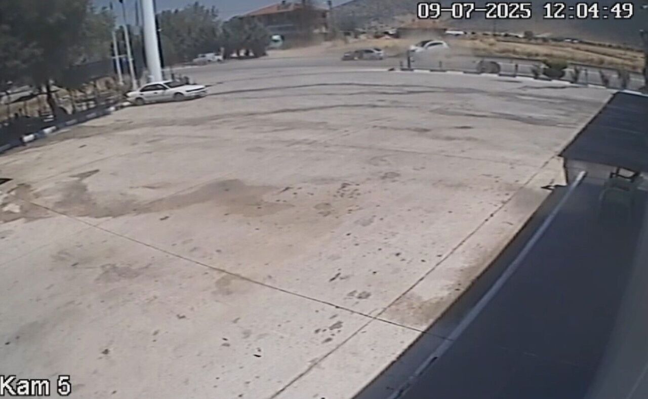 Burdur'da 2'Si Çocuk 5 Kişinin Yaralandığı Kaza Anı Görüntüleri Ortaya Çıktı (3)