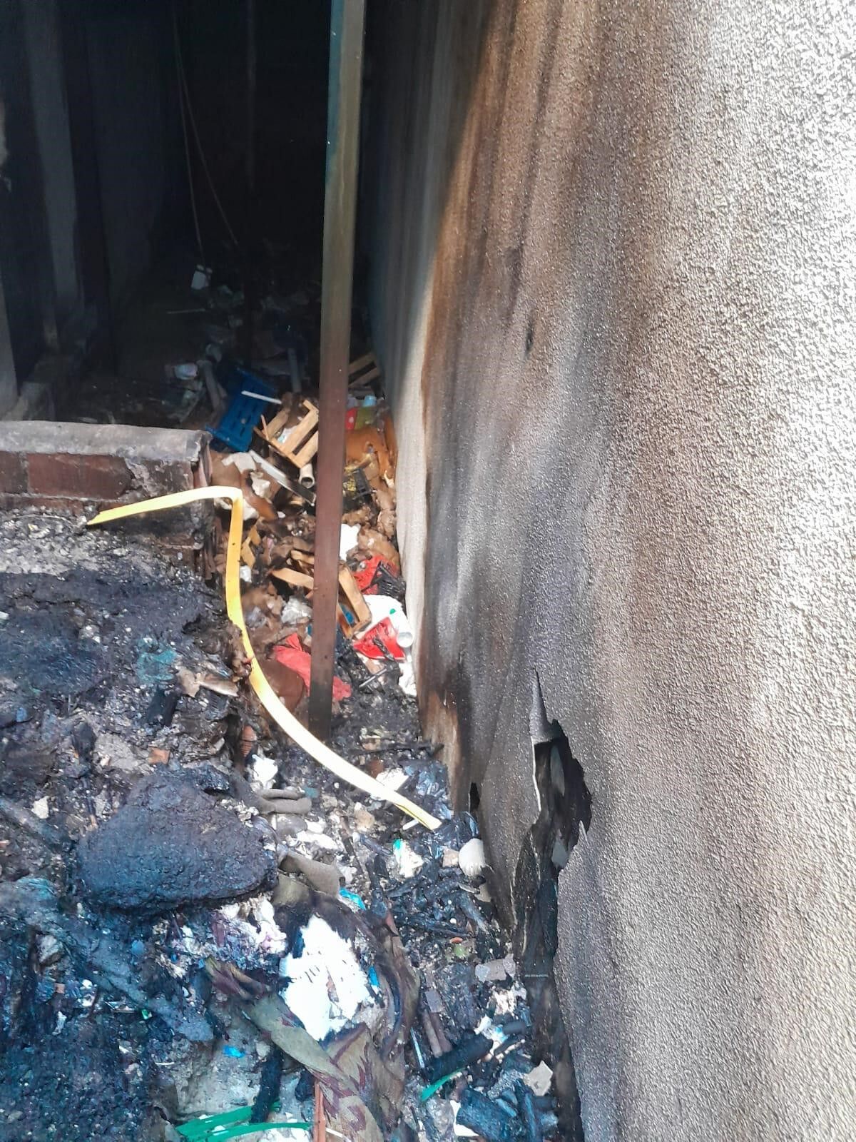 Burdur’da Apartman Boşluğunda Çıkan Yangın Restorana Duman Bastı! Kısa Süreli Panik Yaşandı (3)