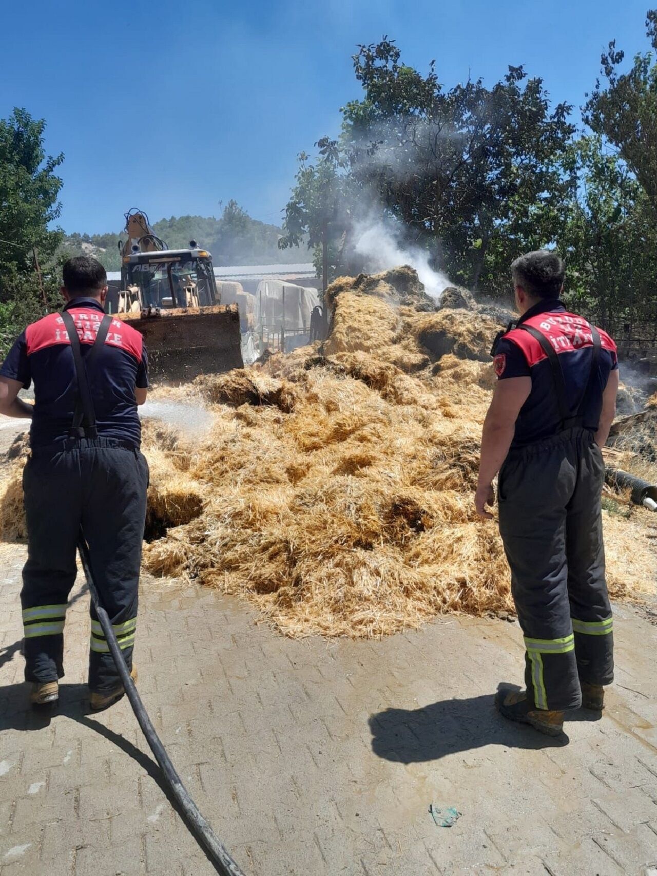 Burdur'da Çıkan Yangında 250 Saman Balyası Kül Oldu (3)