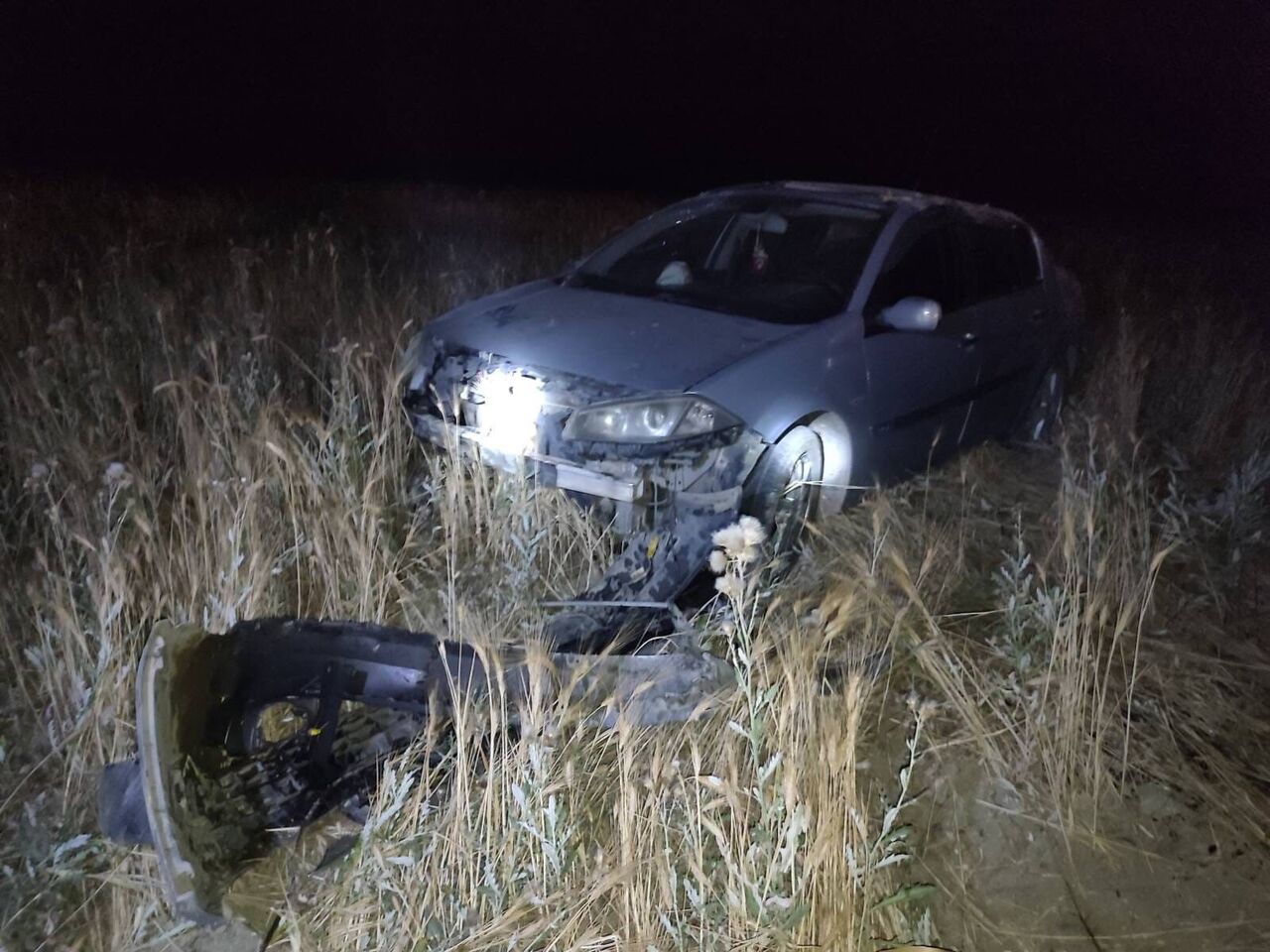 Burdur’da Otomobil Tarlaya Uçtu 2 Yaralı (5)