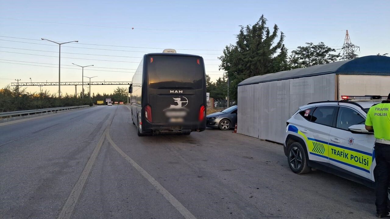 Burdur’da Tarifesiz Yolcu Taşımacılığına Sıkı Denetim 15 Araç Trafikten Men (3)