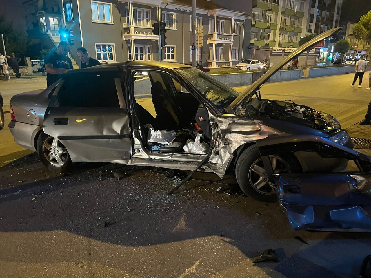 Burdur’un Bucak İlçesinde Trafik Kazası 2 Kişi Yaralandı (8)