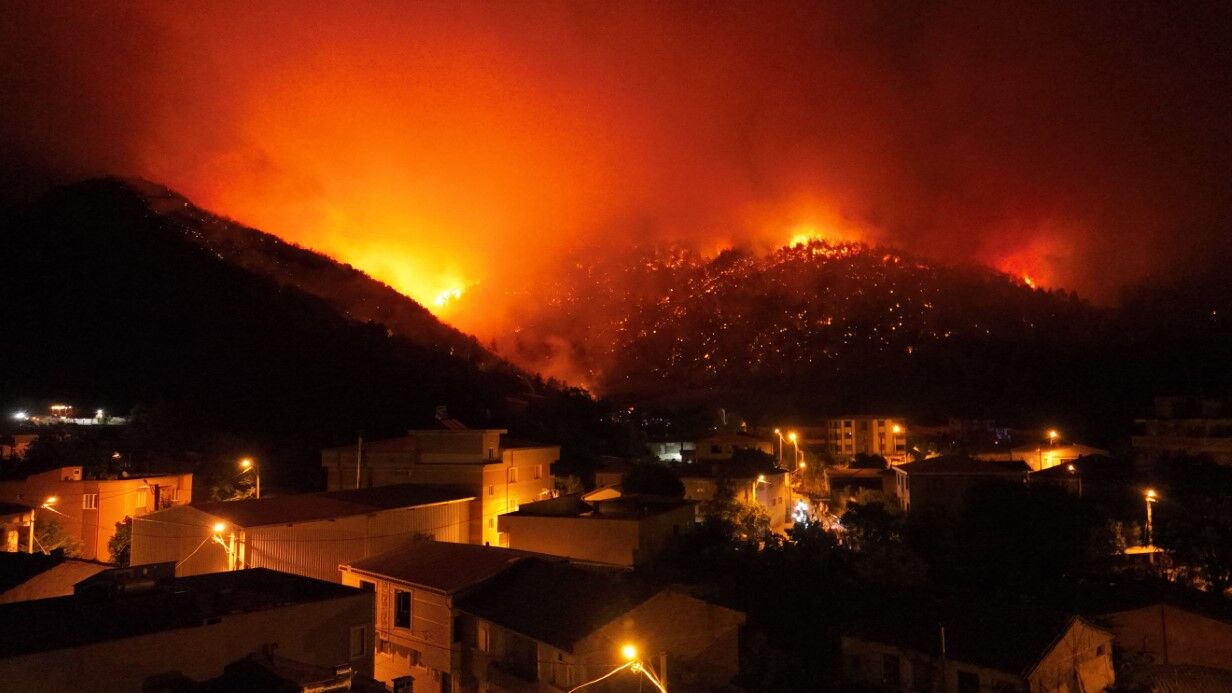 Bursa’da Orman Yangını 3 Köyü Tehdit Etti, Yangının Havadan Görüntüsü Yürekleri Dağladı