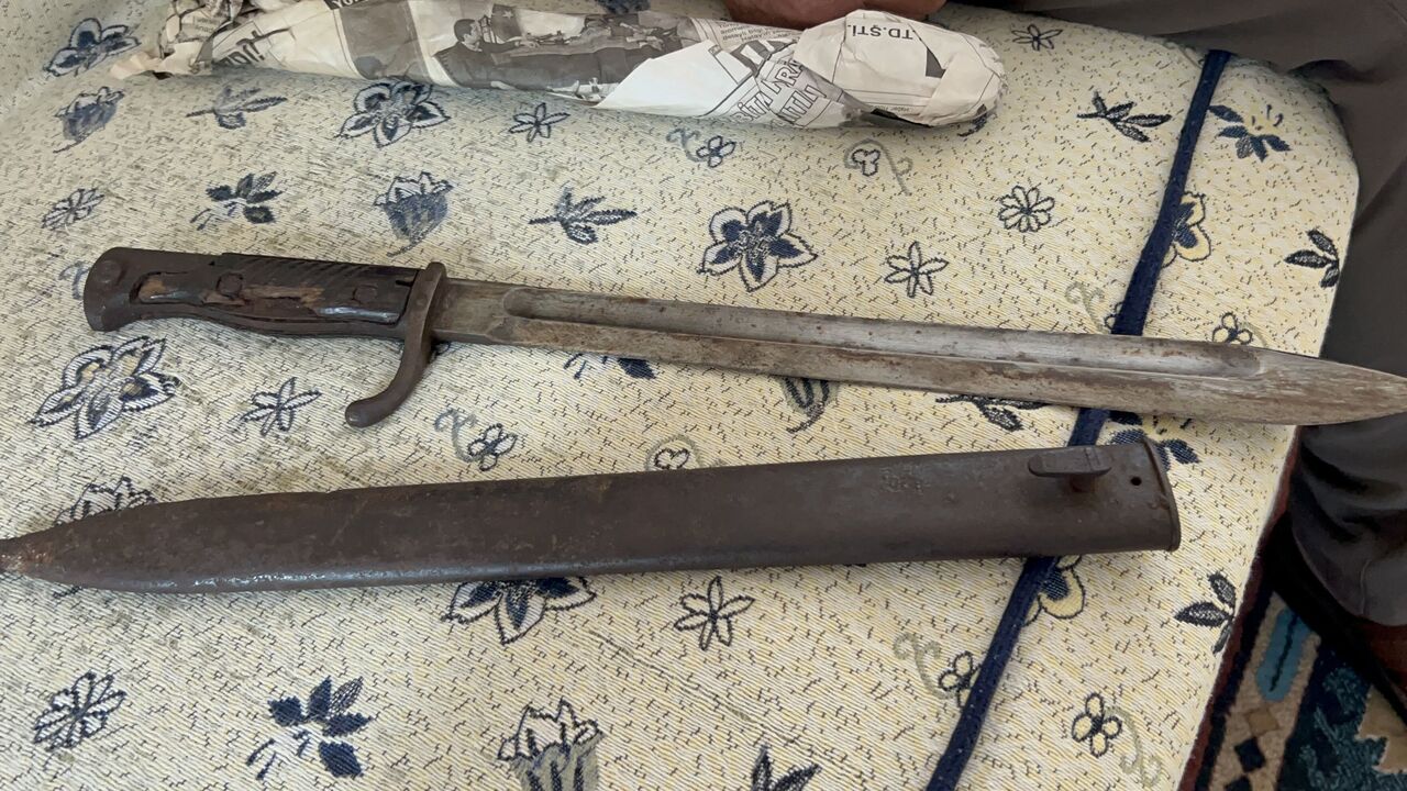 Dedesinin Savaşta, Hayatta Kalmak Için Kullandığı 170 Yıllık Süngüyü Torunlarına Miras Bırakacak (3)