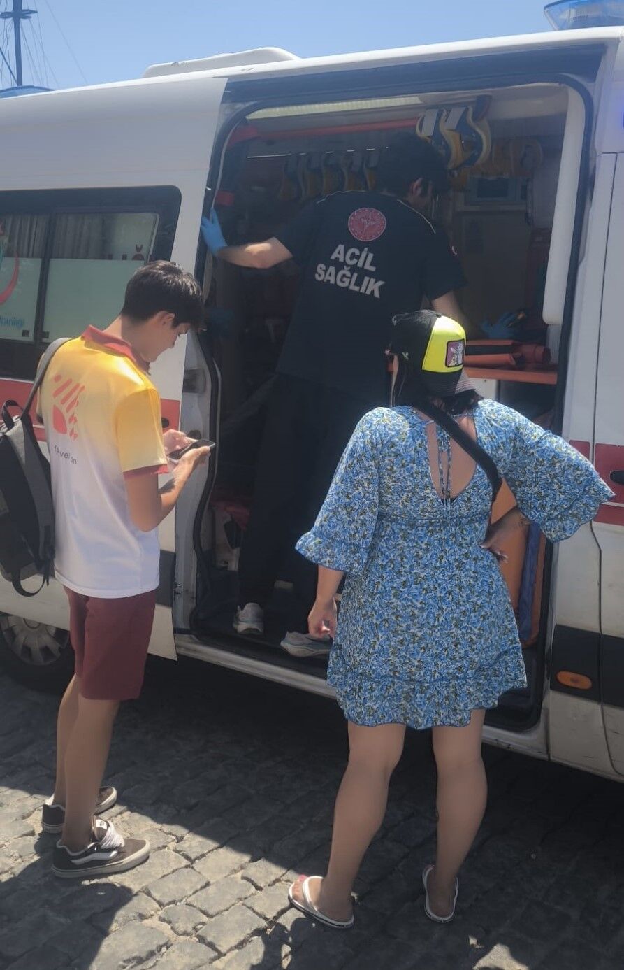 Denizde Yaralanan Turistin Yardımına Polis Yetişti (3)