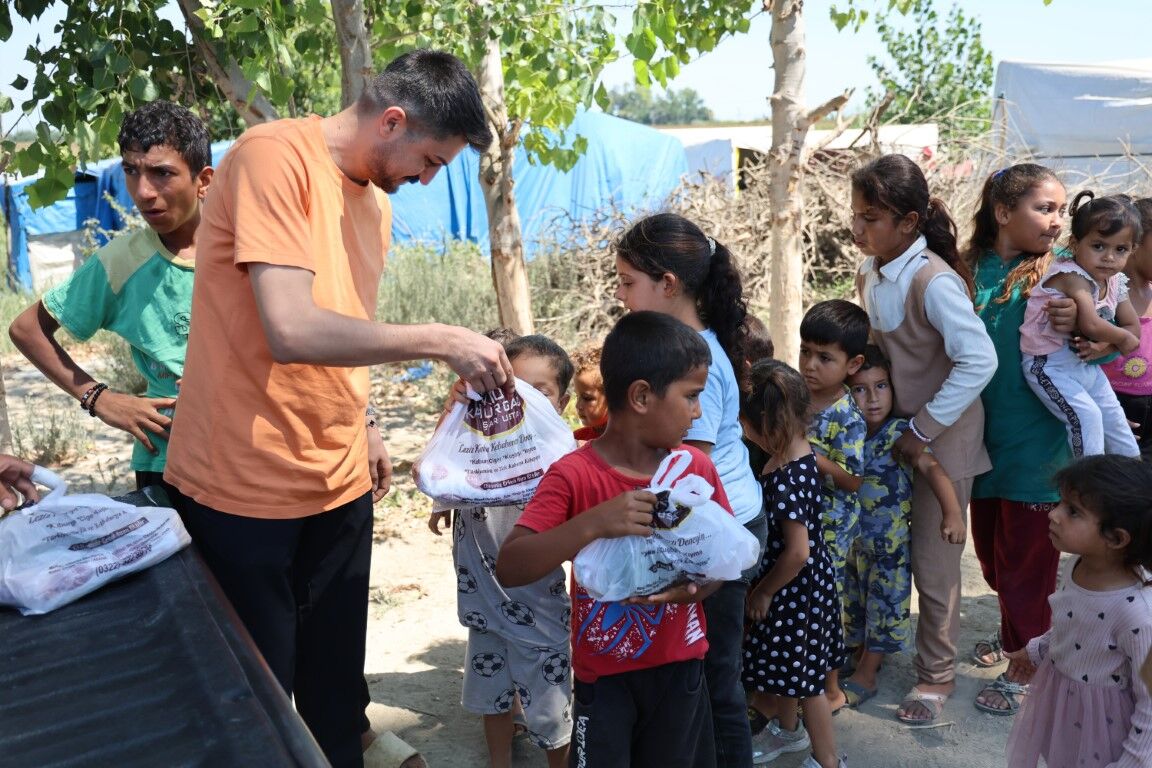 Dünya Kebap Günü’nde Tarım İşçisi Çocuklarına Kebap İkramı (5)