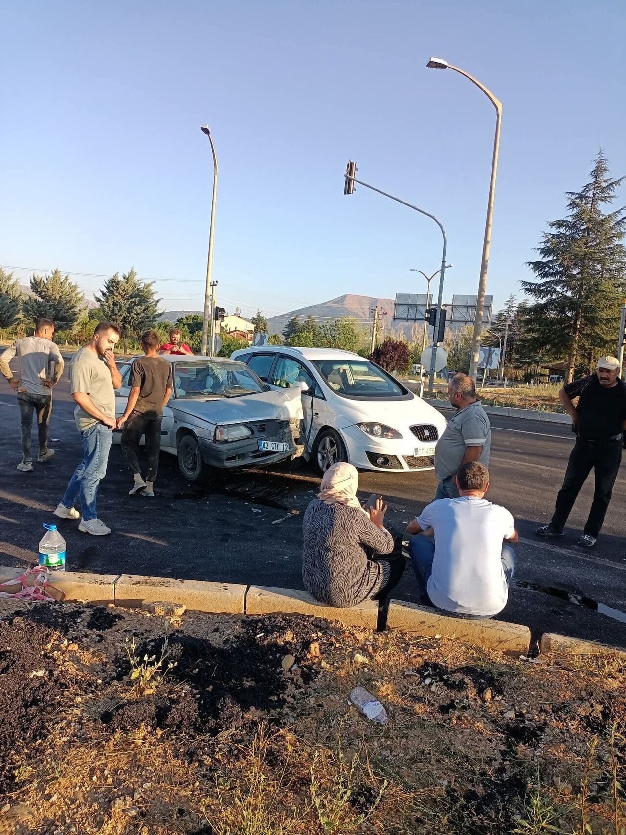 Elektrik Direğine Çarpan Tır, Trafiği Tehlikeye Soktu (3)