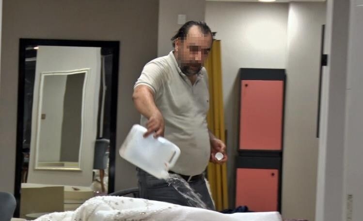 Eşinin Mağazasına Girip Gelinliklerin Üzerlerine Kolonya Döktü, Tüpe Çakmağı Dayayınca Tazyikli Suyu Yedi (6)
