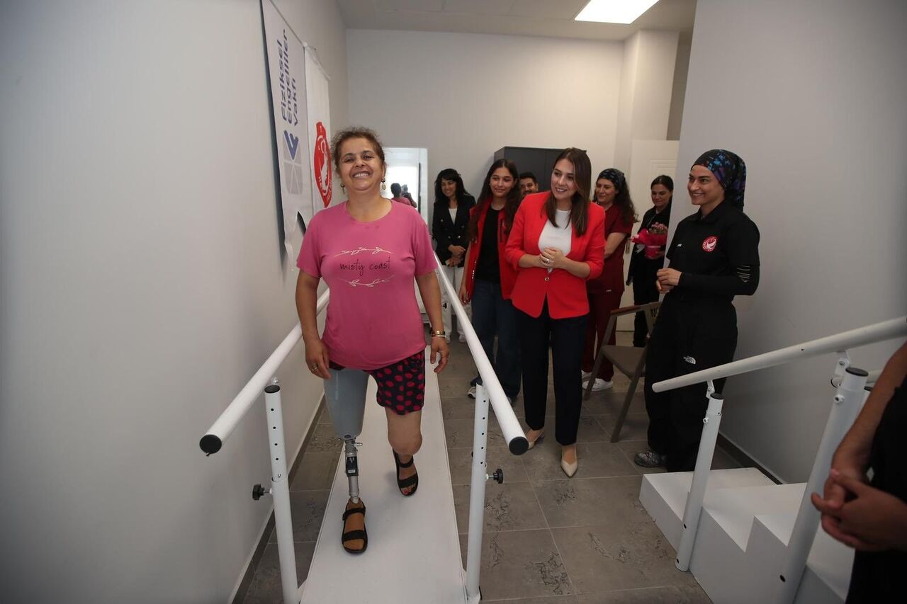 Esra Masatlı, Engelli Sosyal Girişimcilik Merkezi’nde Tedavi Olan Vatandaşlarla Bir Araya Geldi (1)