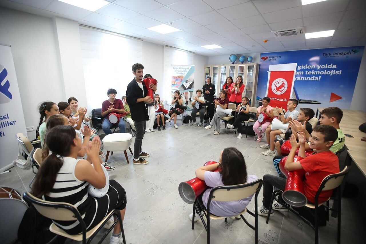 Esra Masatlı, Engelli Sosyal Girişimcilik Merkezi’nde Tedavi Olan Vatandaşlarla Bir Araya Geldi (3)