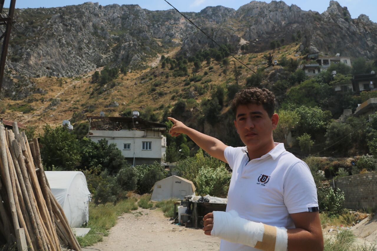 Evini Alevlerden Kurtarmaya Çalışırken Eli Kırıldı Hataylı Gencin Fedakârlığı Yürek Burktu (4)