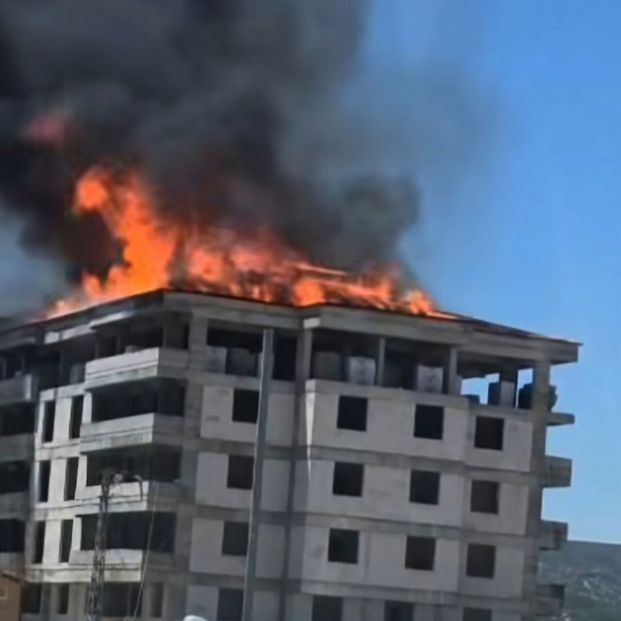 Gaziantep Araban’da Inşaat Çatısında Yangın Paniği