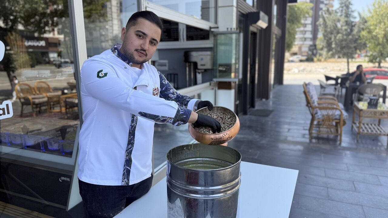 Gaziantep'e Özgü Antep Fıstıklı Dondurmaya Yoğun Talep (2)