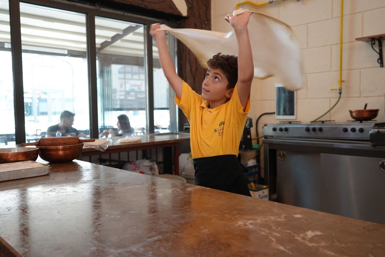 Gaziantep’in 9 Yaşındaki Katmer Ustası Sosyal Medyada Gündem Oldu (1)