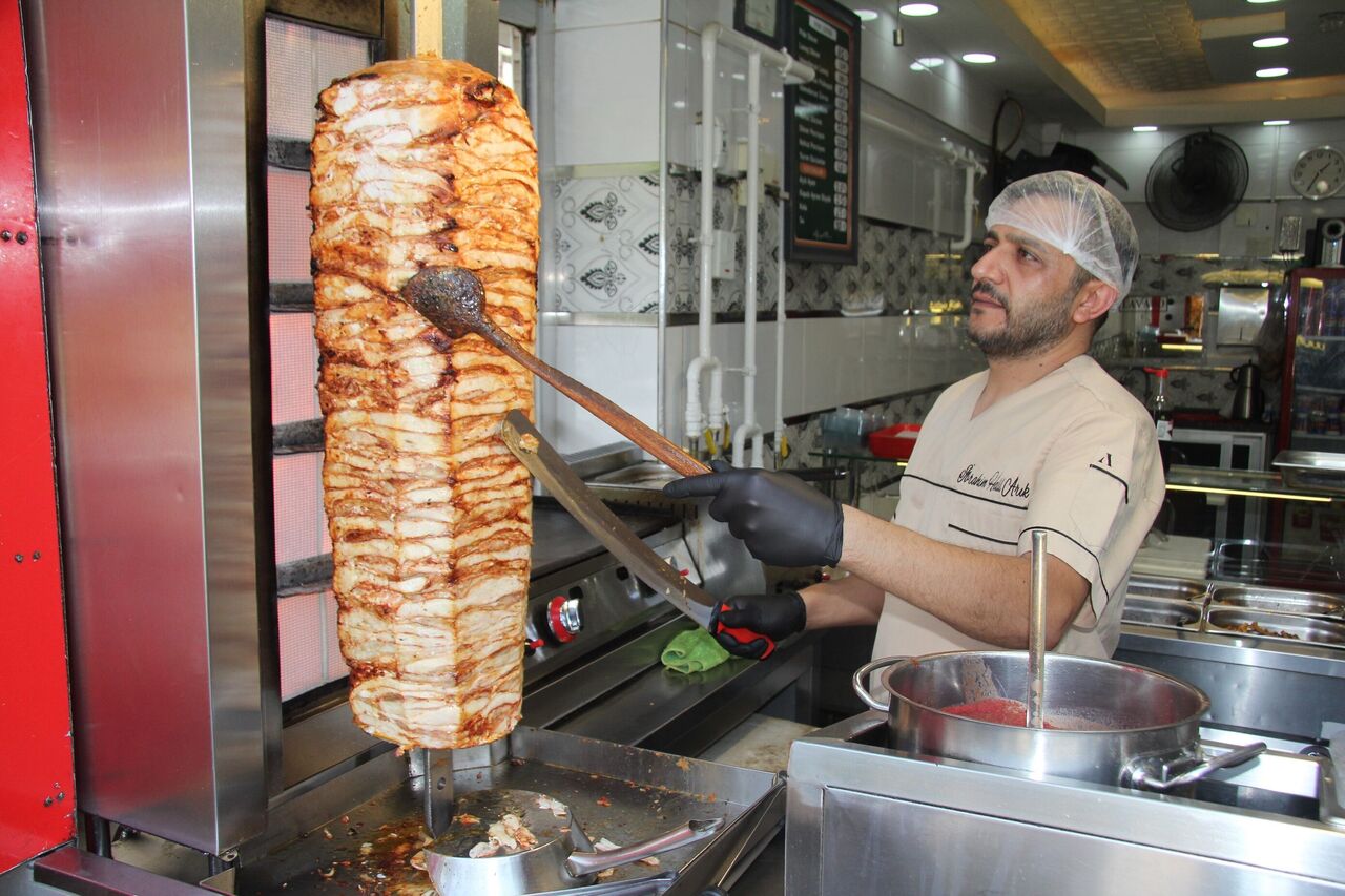 Gaziantep’te 100 Derecelik Mesai Ocak Başındaki Ustalar Sıcağa Direniyor (1)