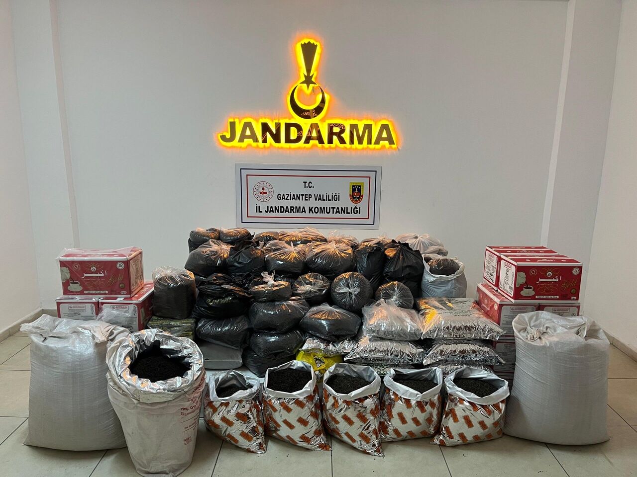 Gaziantep'te 300 Kilo Kaçak Çay Ele Geçirildi