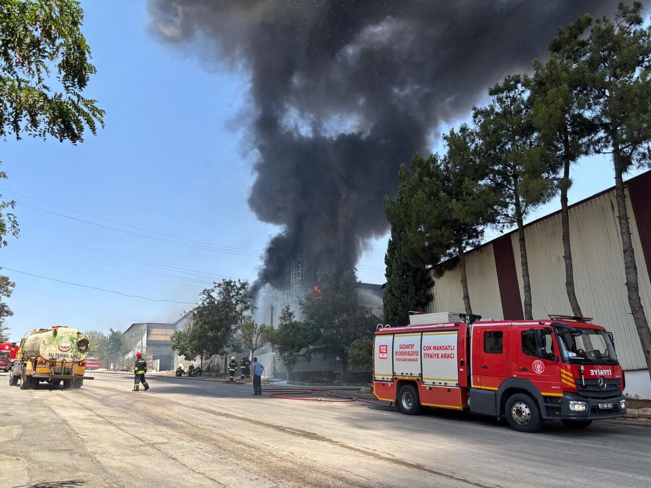 Gaziantep’te Halı Fabrikasında Korkutan Yangın (1)