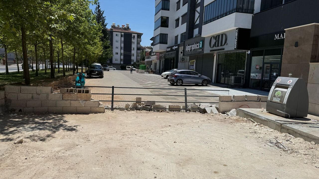 Gaziantep'te Kapanan Yol Iki Bina Arasında Krize Neden Oldu (7)