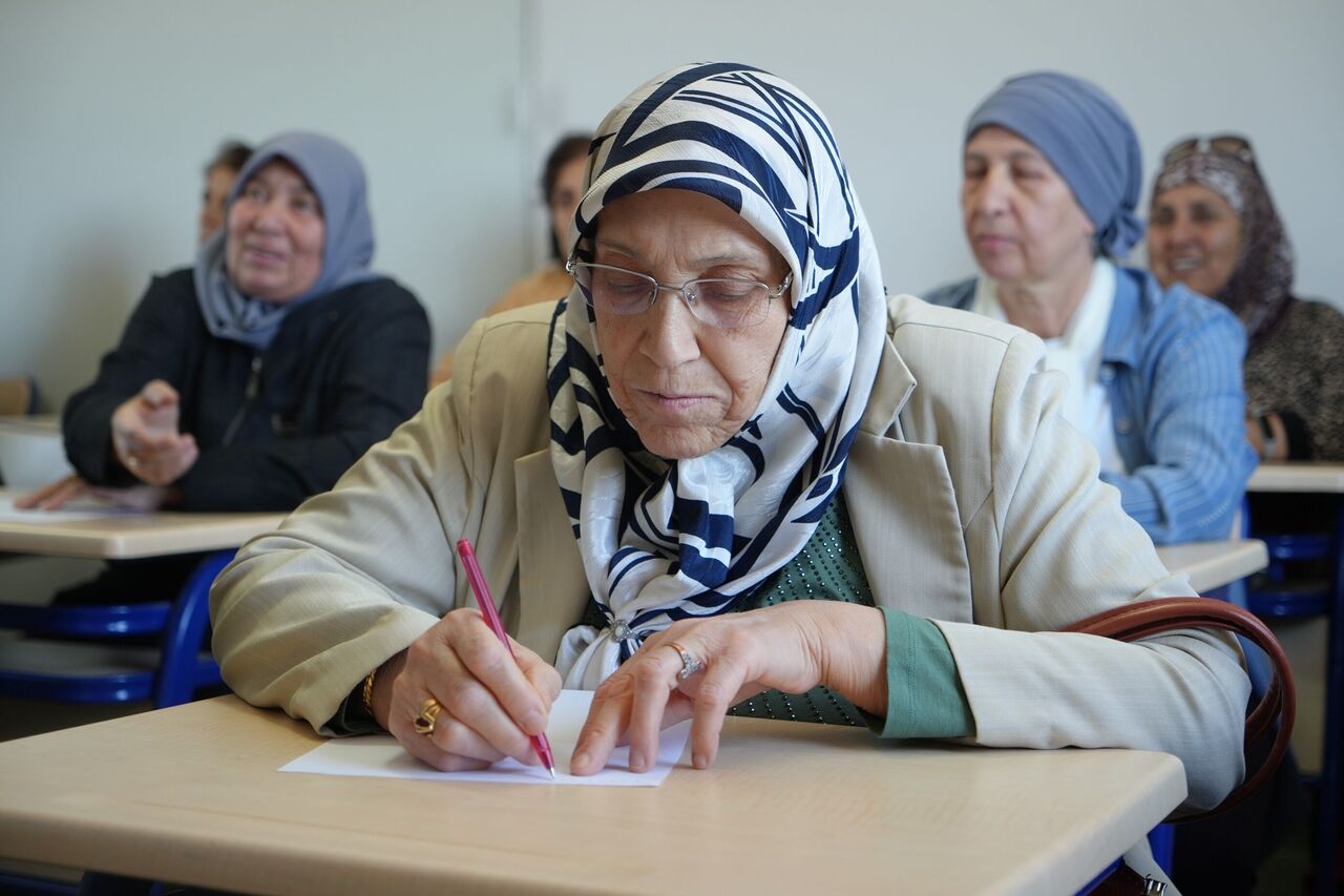 Gaziantep’te Torun Sahibi Ninelerin Okuma Yazma Azmi Takdir Ediliyor (3)