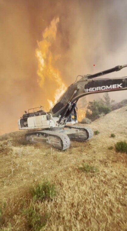 Hatay Orman Yangınında Operatör Alevlerden Son Anda Kurtuldu (2)