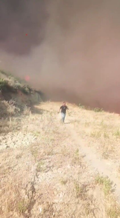 Hatay Orman Yangınında Operatör Alevlerden Son Anda Kurtuldu (3)