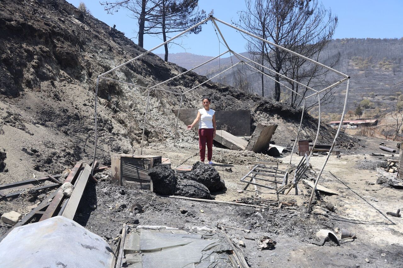 Hatay’da Depremzedenin Yeni Eşyaları Orman Yangınında Kül Oldu (5)