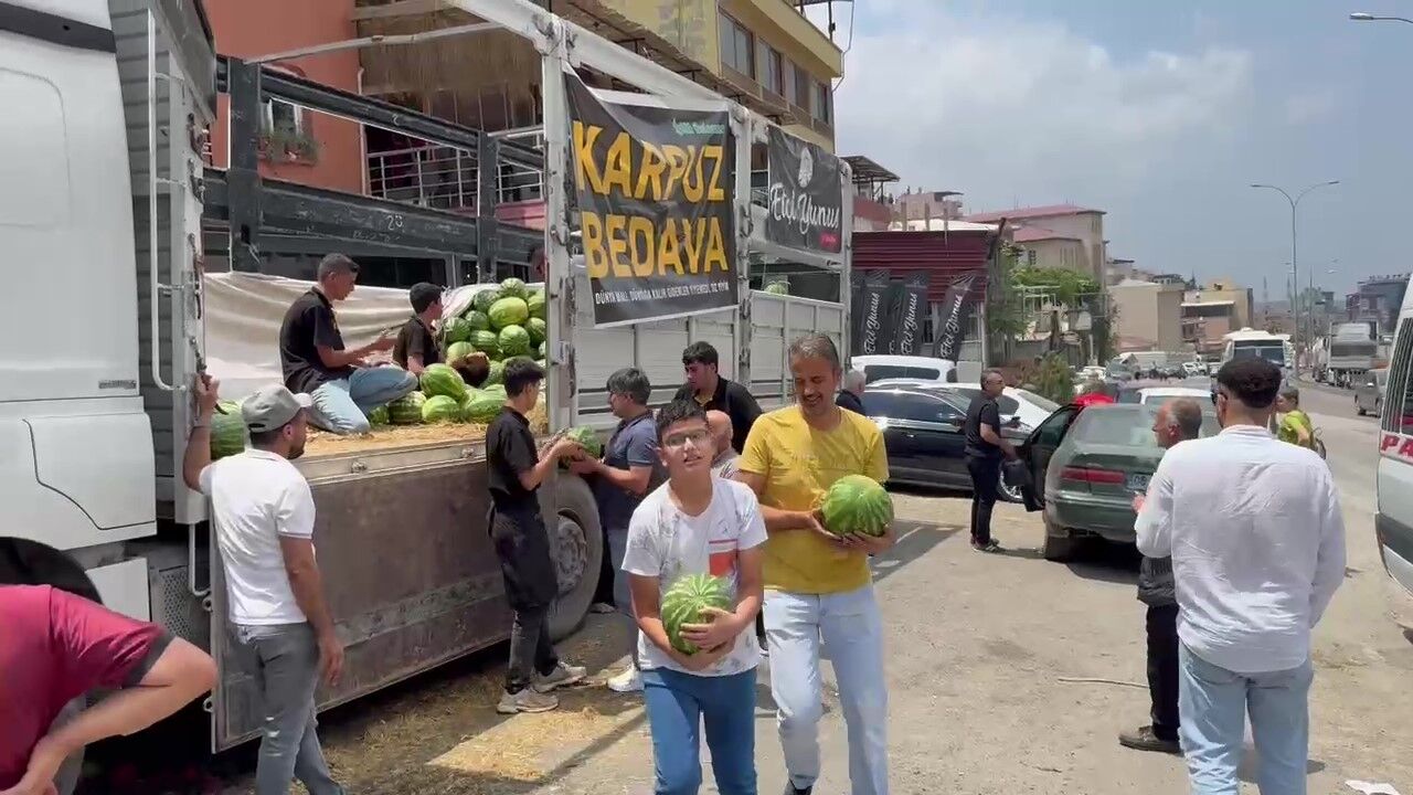 Hatay’da Karpuz Bereketi Ücretsiz Dağıtım Coşkus (2)