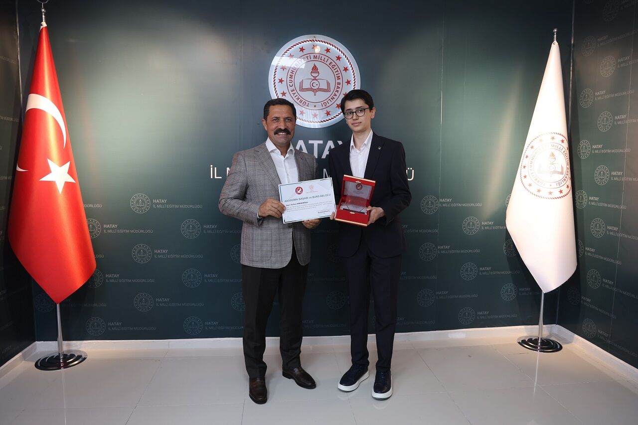 Hatay’da Lgs Ve Yks’de Başarı Elde Eden Öğrenciler Depremzede Vatandaşları Gururlandırdılar (1)