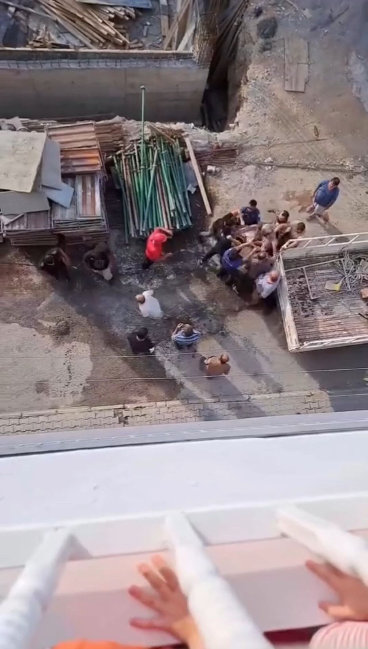 Hatay’da Şantiyede Yumruklu Kavga Polis Havaya Ateş Açtı (3)