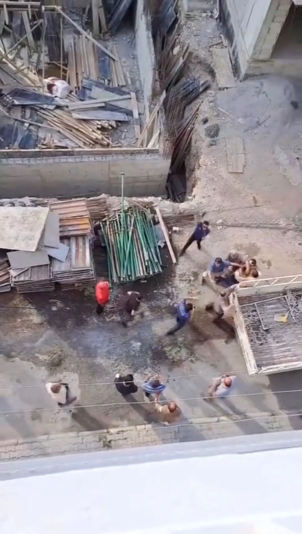 Hatay’da Şantiyede Yumruklu Kavga Polis Havaya Ateş Açtı (4)