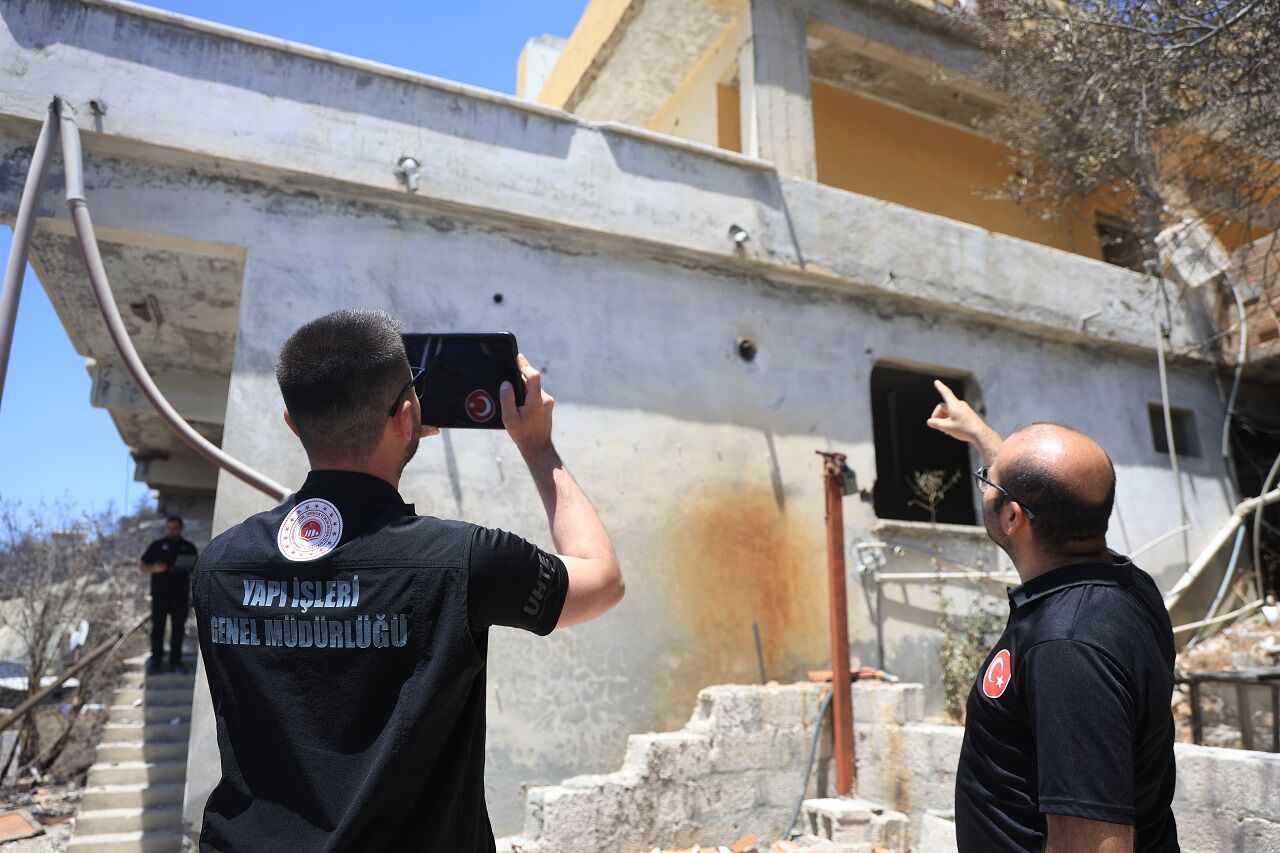 Hatay’daki Yangında 4 Bina Ağır Hasar Gördü (1)